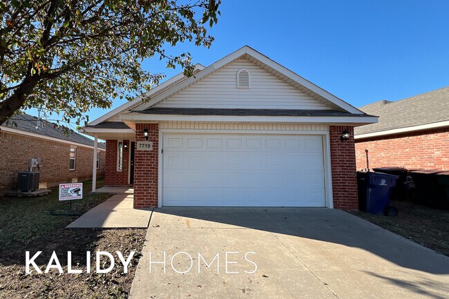 Foto del edificio - 7719 Bennie Terrace