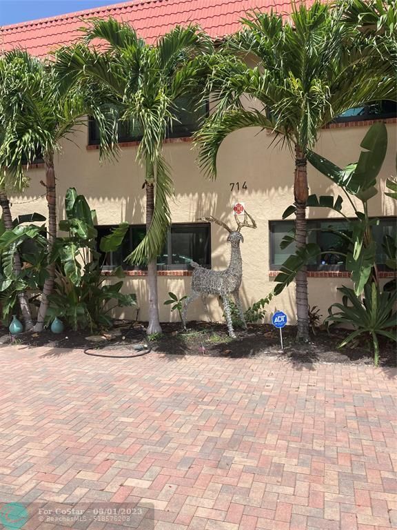 Building Photo - 714 SE 19th Ave