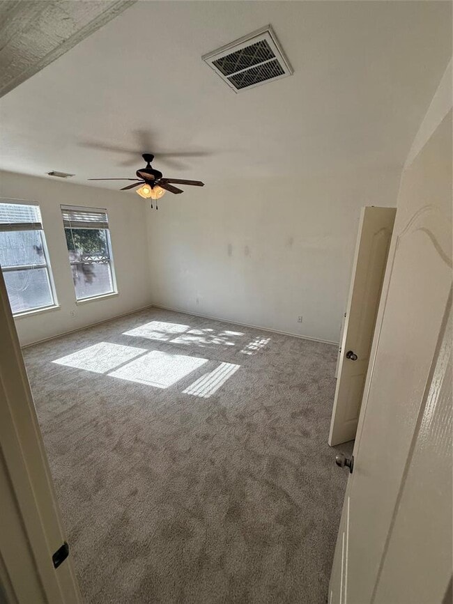 Building Photo - 1200 Willowbrook Dr