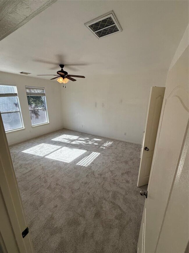 Foto del edificio - 1200 Willowbrook Dr