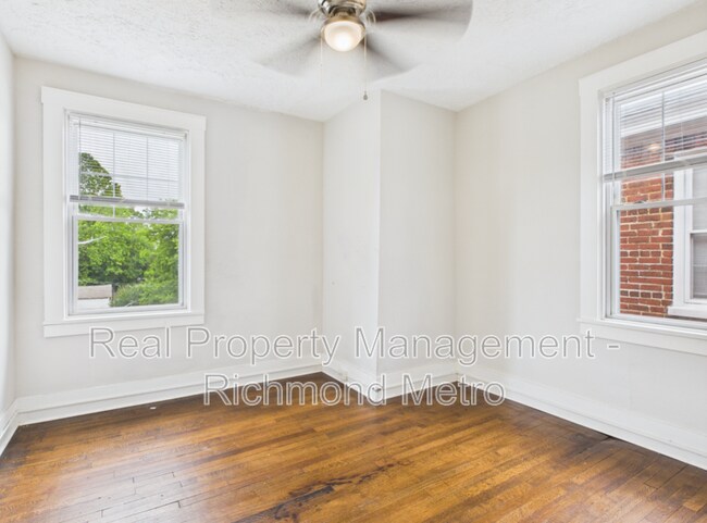 Foto del edificio - 2400 Barton Ave