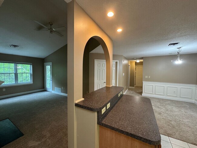 Foto del edificio - Spacious 3-Bedroom Condo with Modern Ameni...
