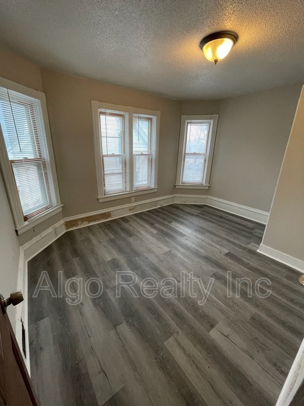 Building Photo - 2923 N Girard Ave