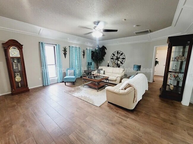 Foto del edificio - 1336 SW 109th Pl
