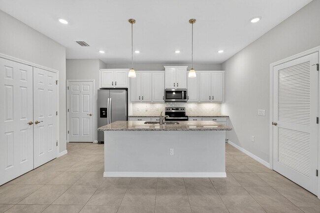 Foto del edificio - Annual Unfurnished 2 Bedroom 2 Bathroom with a Den located in the Preserve at the West Villages!