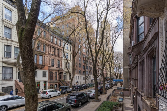 Building Photo - 35 W 90th St