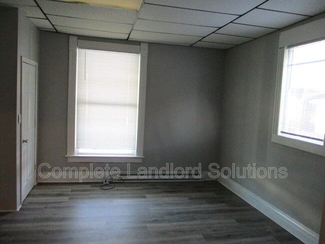 Foto del edificio - 121 Gilbert Ave