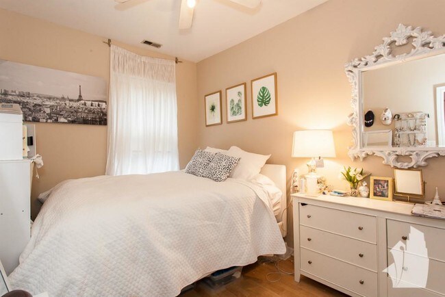 Foto del edificio - 569 W Arlington Pl