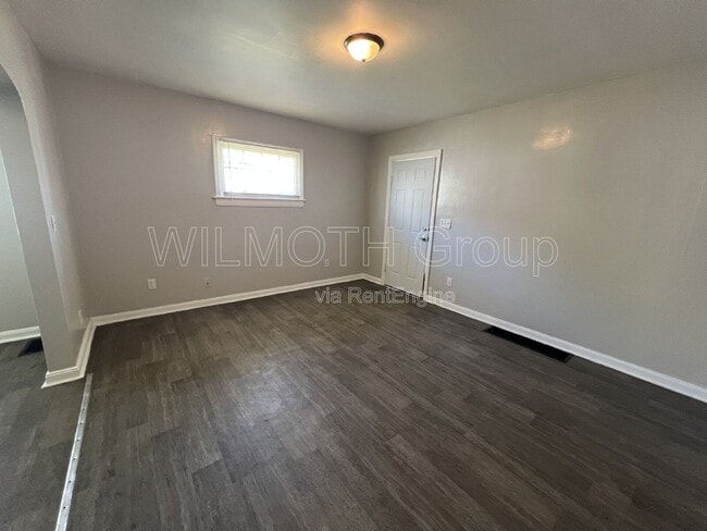 Foto del edificio - 320 N Sherman Dr