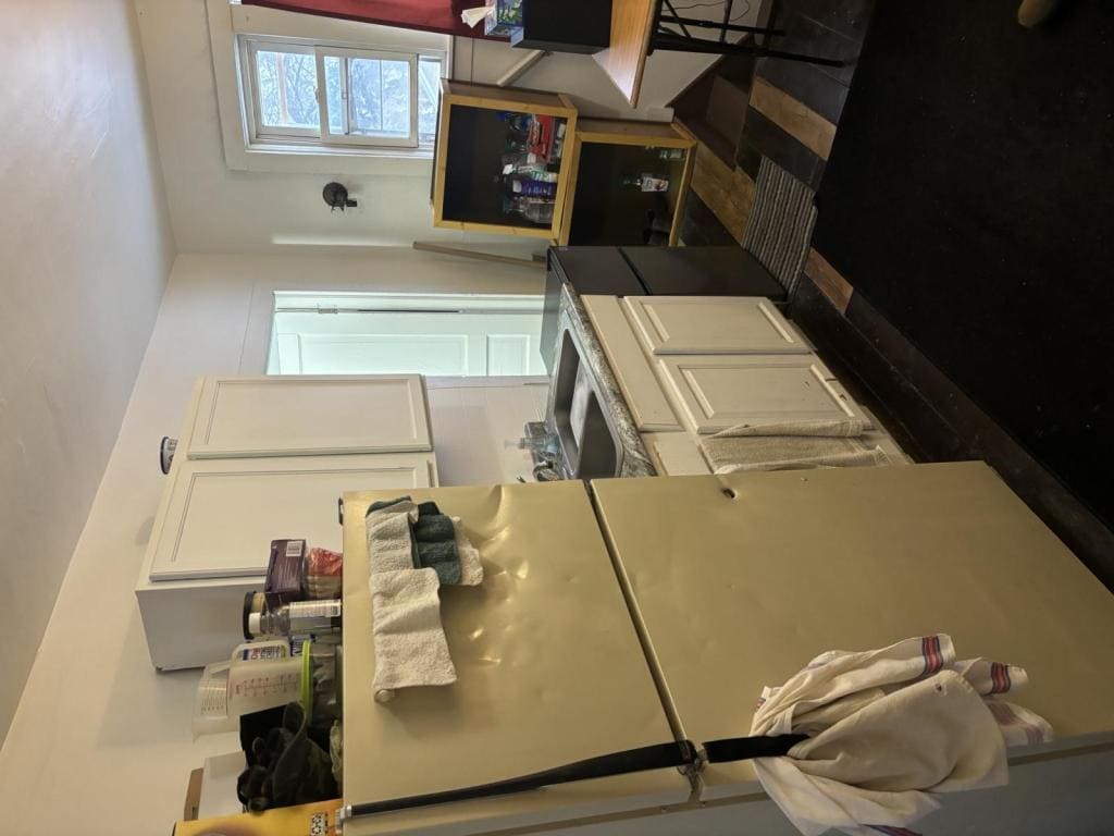 Building Photo - 168 E 16th St