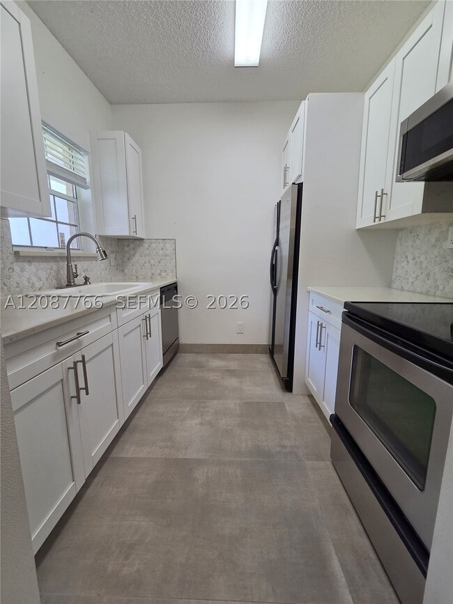 Building Photo - 671 Cypress Lake Blvd
