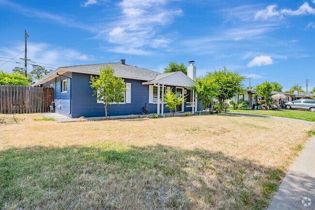Building Photo - 5400 Valletta Way
