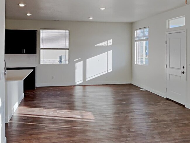 Building Photo - 5998 Verdigris Dr