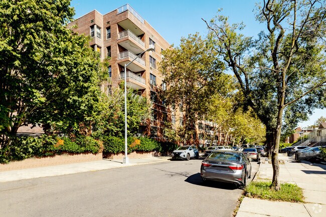 Building Photo - Oakwood