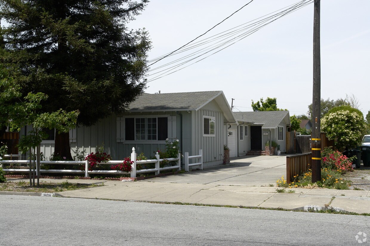 Primary Photo - 909-911 15th Ave