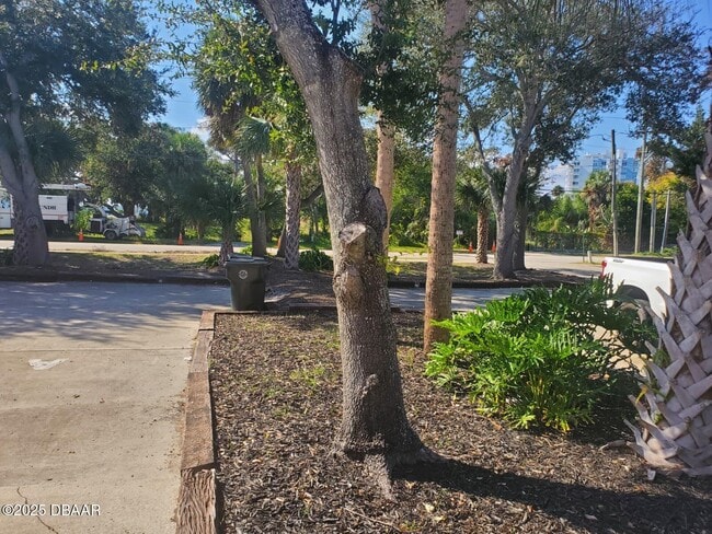 Building Photo - 814 N Halifax Ave