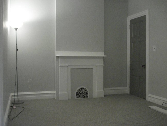 Sala de estar - 2404 Parrish St