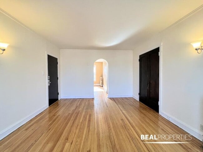 Building Photo - 1 bedroom in CHICAGO IL 60625