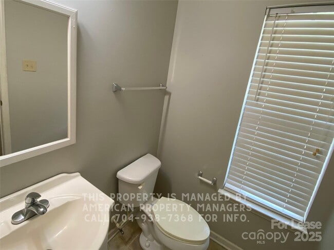 Foto del edificio - 1596 Matthew Allen Cir