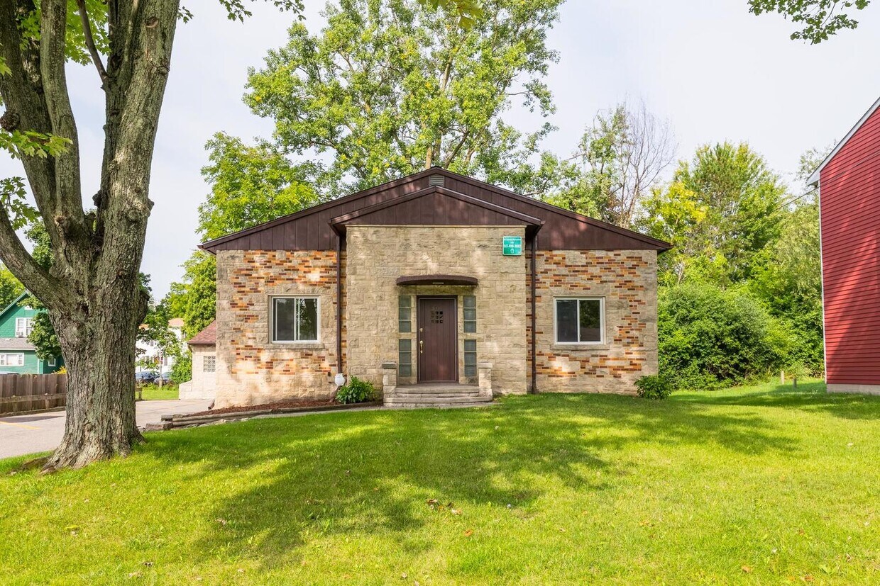 Primary Photo - 313-313 Stoddard Ave