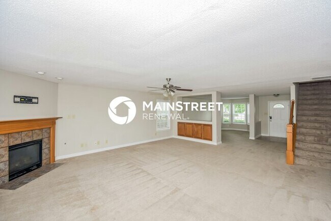 Building Photo - 3 Bedroom Pet-Friendly Home in Indianapolis, IN with Main Street Renewal