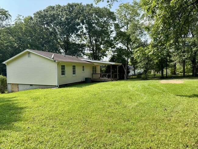Building Photo - 612 N McDonough Rd