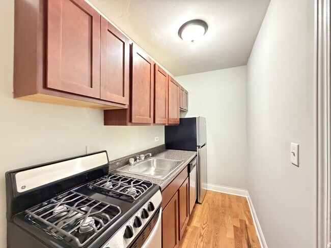 Foto del edificio - 850 W Cornelia Ave