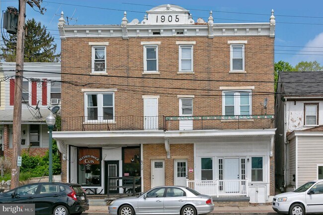 Building Photo - 33 W Lancaster Ave