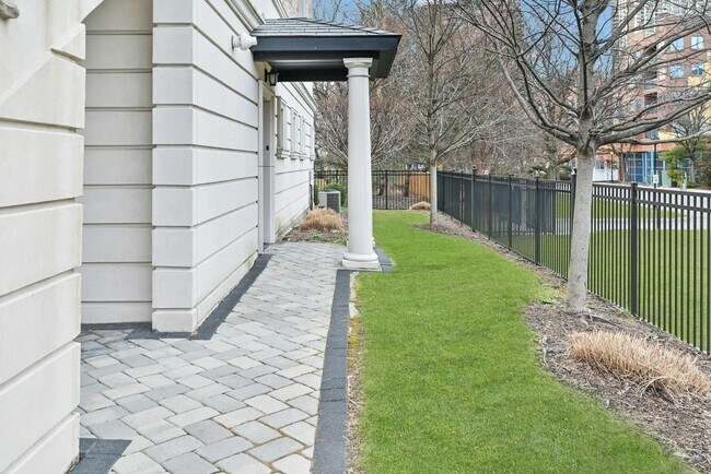 Building Photo - 9 Marquis Ct