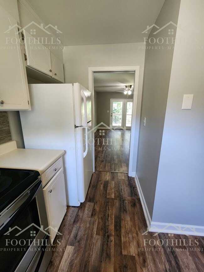 Building Photo - 2-Bedroom Duplex off Clemson Blvd