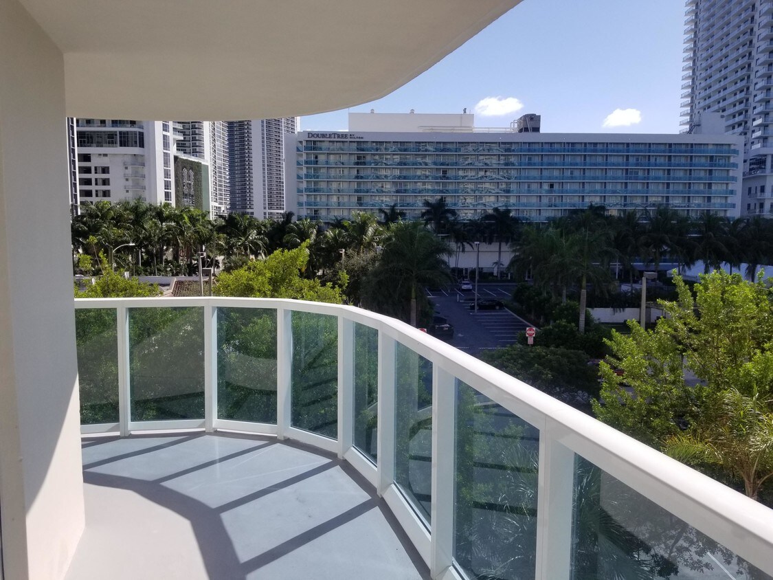 Foto principal - 3800 S Ocean Drive 312 Hollywood FL 33019