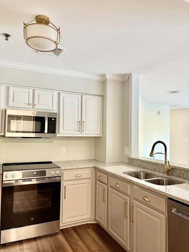 Cocina recién renovada - 100 Sunset Blvd