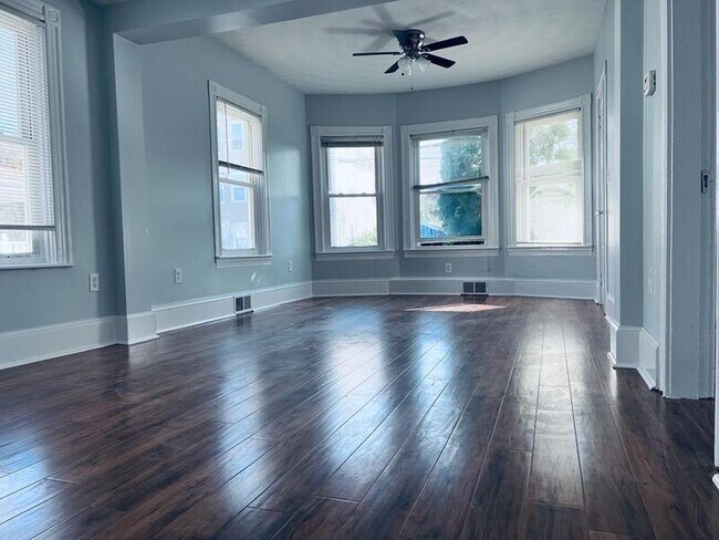 Foto del edificio - 125 Chandler Ave