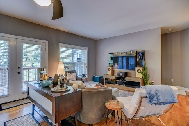 Foto del edificio - 1409 Riverside Dr