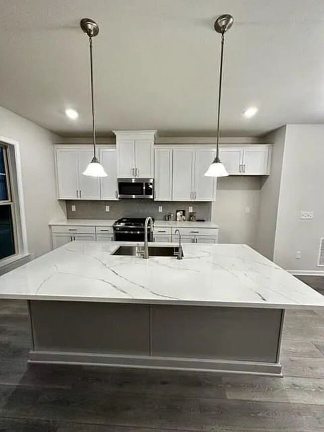 Foto del edificio - 3447 Hidden Valley Cir