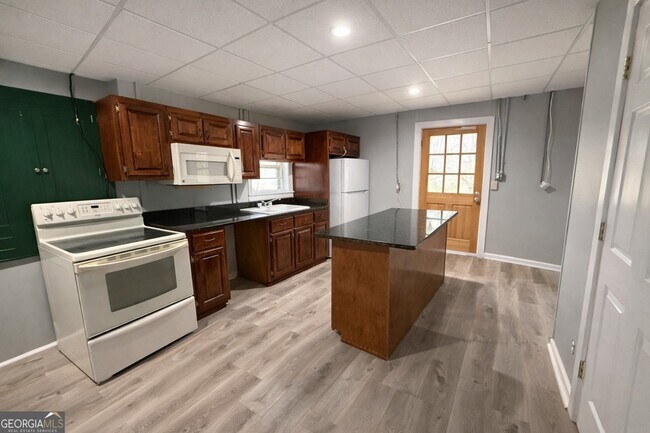 Foto del edificio - 269 W Hermitage Rd NE