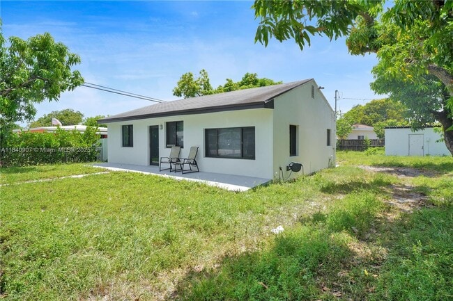 Building Photo - 10424 NW 33rd Ave