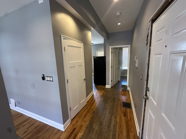 Building Photo - 10452 S Maryland Ave