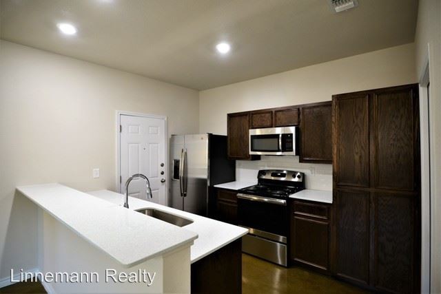 Building Photo - 3 br, 2 bath House - 104 B Lowes Blvd.