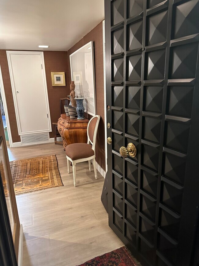 Foto del edificio - 6708 Hillpark Dr