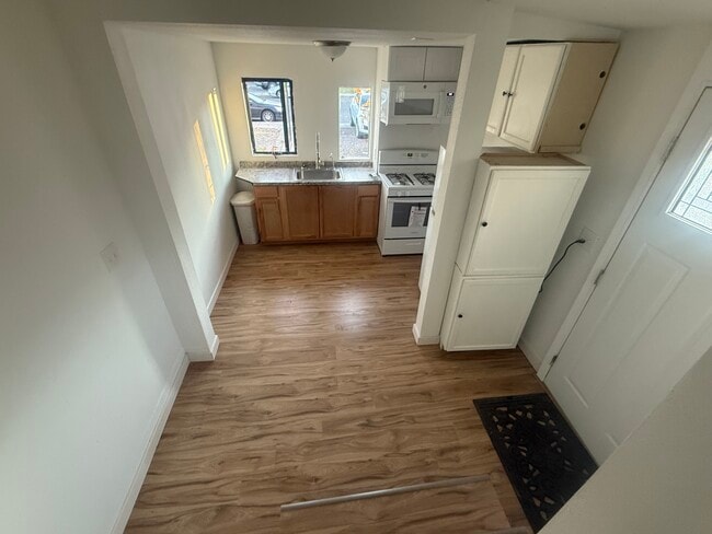 Building Photo - 29 E 2nd Ave