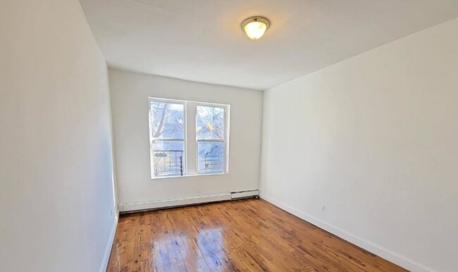 Building Photo - 300 S 11th St