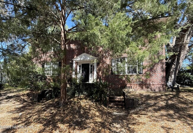 Foto del edificio - 1557 Ingleside Ave