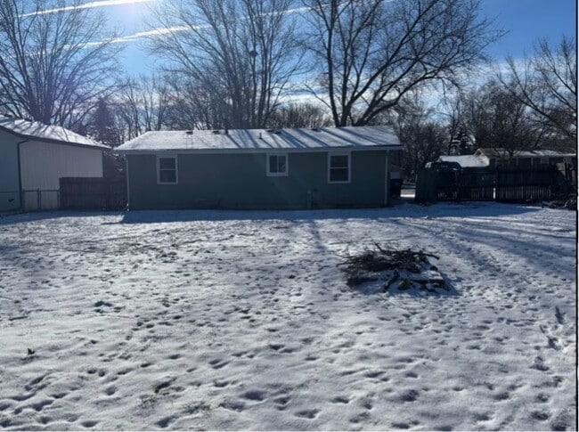 Building Photo - 404 Mallard Rd