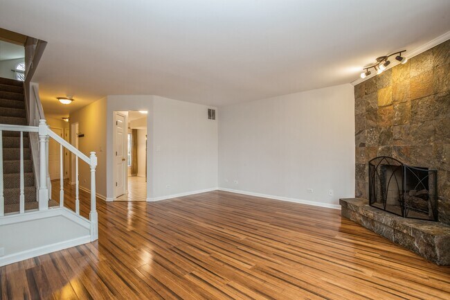 Building Photo - 1831 W White Oak St