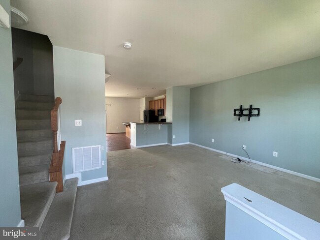 Building Photo - 23 Streamside Pl