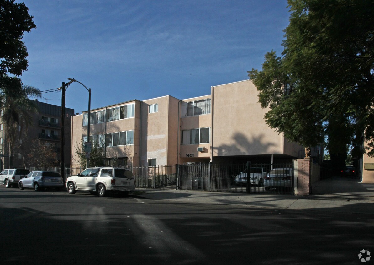 Building Photo - 1401 N Kingsley Dr