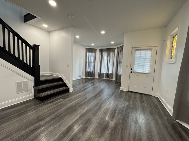 Building Photo - Stylish 3-Bedroom Home in Hackensack, NJ for Rent