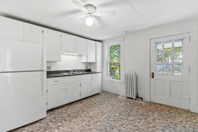 Foto del edificio - 12 Monroe Street unit B, Concord, NH 03301