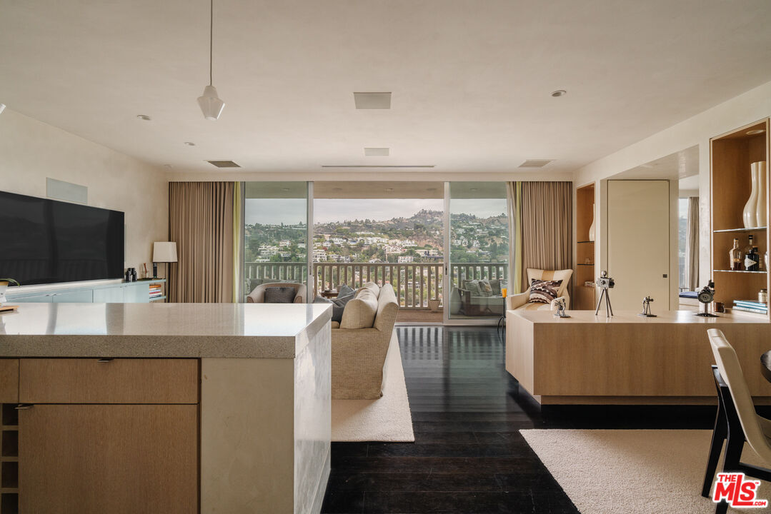 Foto principal - 9255 Doheny Rd